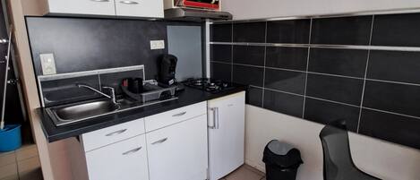 Microwave, oven, stovetop, coffee/tea maker