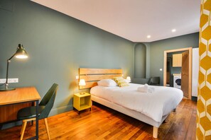 1 slaapkamer, een strijkplank/strijkijzer, gratis wifi, beddengoed