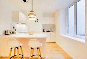 冷蔵庫、電子レンジ、オーブン、食器洗い機