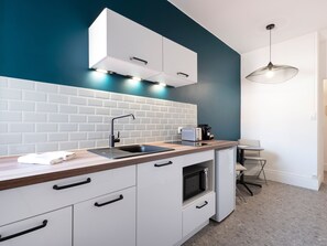 Fridge, microwave, coffee/tea maker, electric kettle