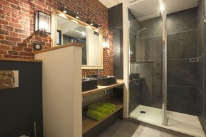 Hair dryer, towels - Relais Ducal - Côté Jardin (Nancy)