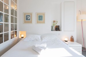 Desk, free WiFi, bed sheets - L'Hôtel Particulier - La chambre de Juliette (Nancy)
