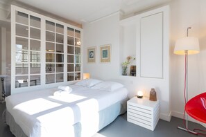 Desk, free WiFi, bed sheets - L'Hôtel Particulier - La chambre de Juliette (Nancy)