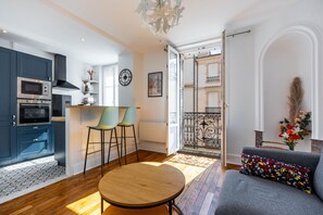 TV - Le Coquet de Pasteur - À 5 minutes à pied de Nancy Thermal, à 10 min du campus ARTEM (Nancy)