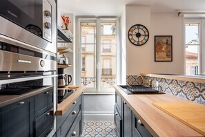 Fridge, microwave, oven, dishwasher - Le Coquet de Pasteur - À 5 minutes à pied de Nancy Thermal, à 10 min du campus ARTEM (Nancy)