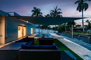 House | 5 bedrooms - Events Welcome 5b3b Home w Pool Hot Tub BBQ (Aventura)