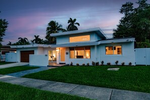 House | 5 bedrooms - Events Welcome 5b3b Home w Pool Hot Tub BBQ (Aventura)