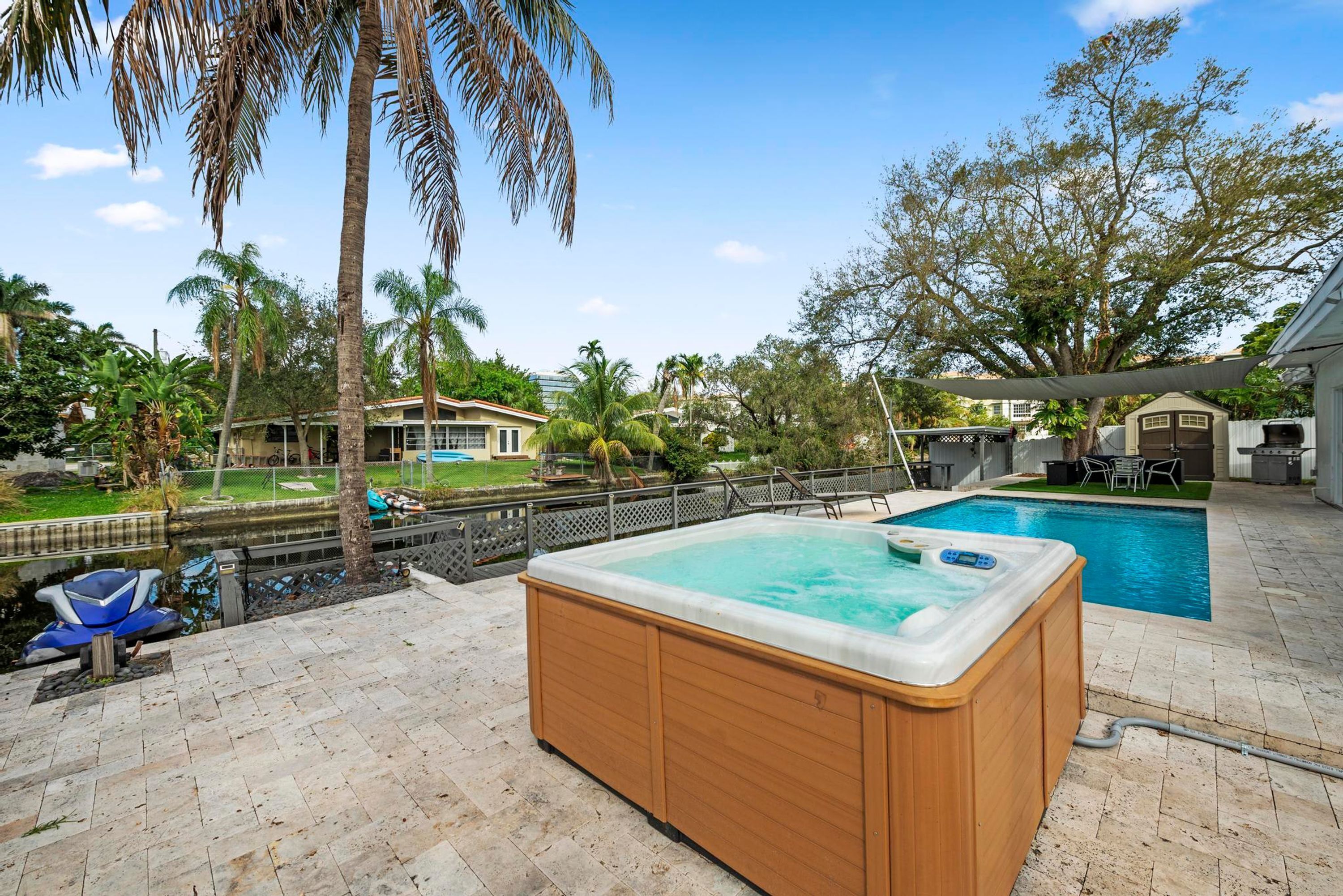 Outdoor spa tub