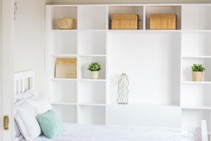 2 habitaciones, tabla de planchar con plancha, wifi y ropa de cama 