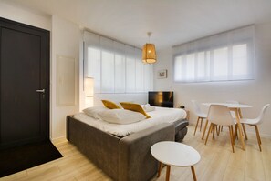 1 室のベッドルーム、アイロン / アイロン台、WiFi (無料)、ベッドシーツ