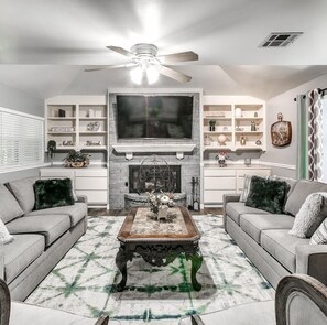 Smart TV, fireplace, stereo