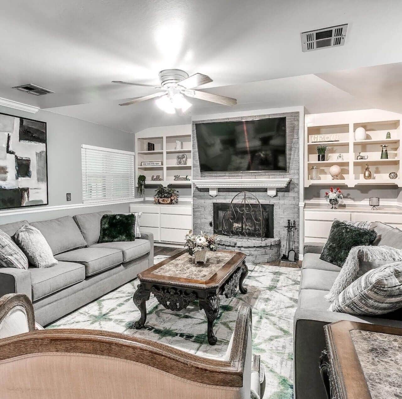 Smart TV, fireplace, stereo