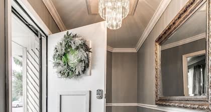 Amazing Amelia King size beds and Pool