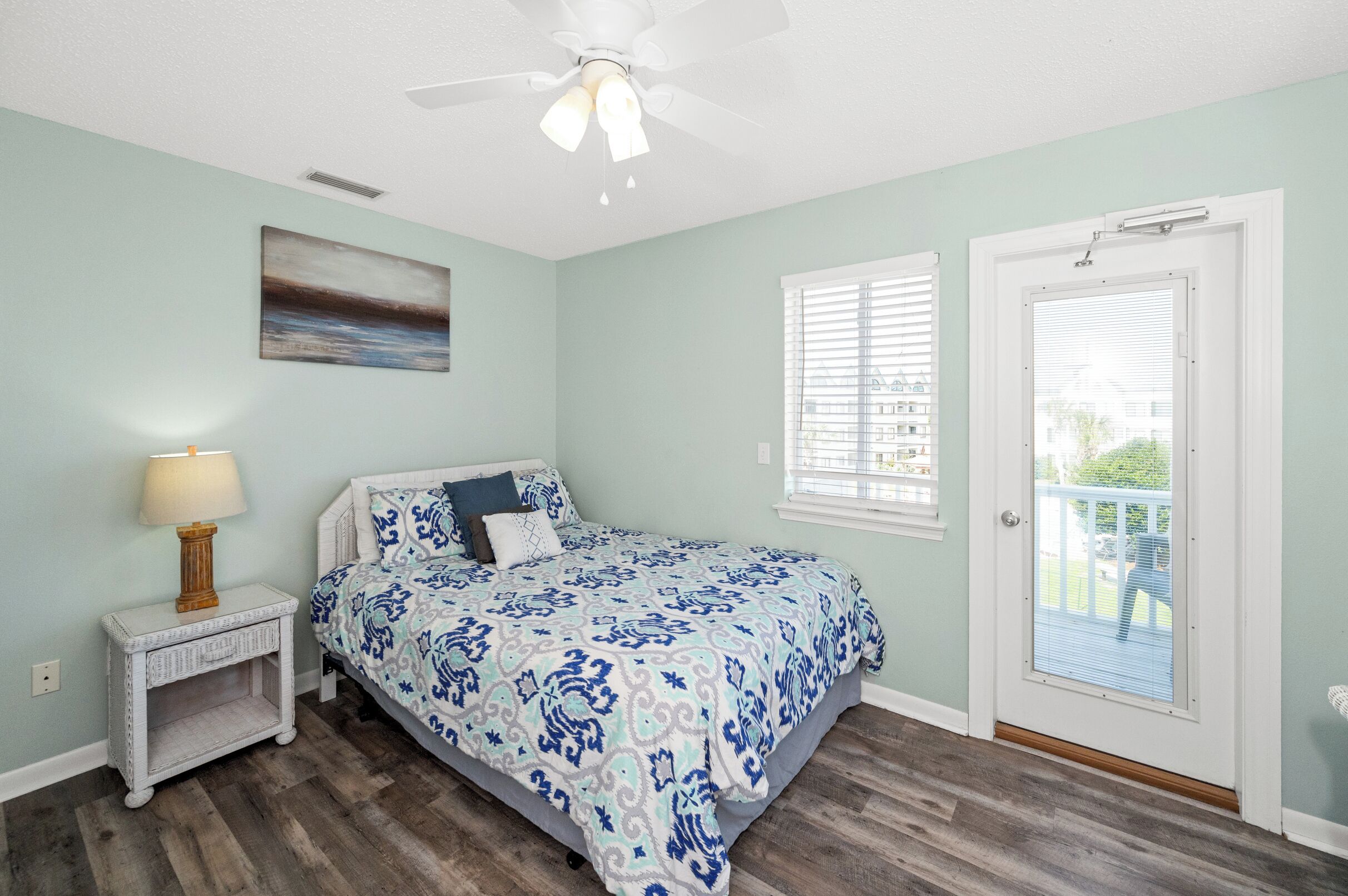 3 多间卧室、熨斗/熨衣板、WiFi、床单