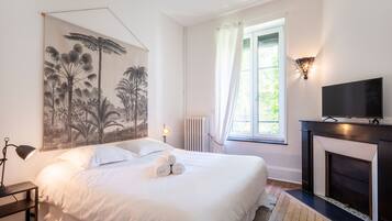 3 slaapkamers, een strijkplank/strijkijzer, gratis wifi, beddengoed