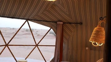 Meja kerja dan kedap suara