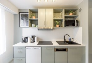 Kühlschrank, Mikrowelle, Geschirrspüler