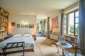 2 sovrum, strykjärn/strykbräda och sängkläder