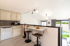 Réfrigérateur, micro-ondes, four, lave-vaisselle