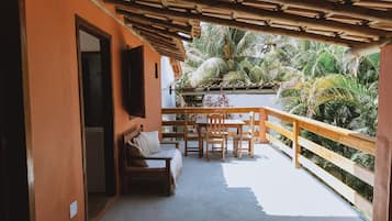 Chambre Familiale, balcon | Coin séjour