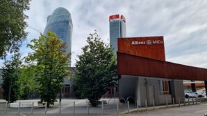 A modern building with a sign reading "Allianz MiCo" and a parking area in front. - Cozy 1-bedroom apartment in fantastic Milano with AC, WiFi (Milano)