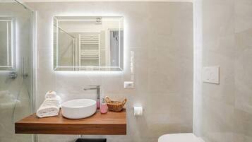 Shower, bidet, shampoo