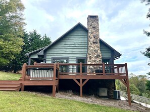 Exterior - Romantic Luxury Cabin (Ferguson)