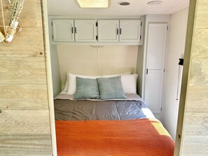 1 habitación, cuna de viaje, wifi y ropa de cama 