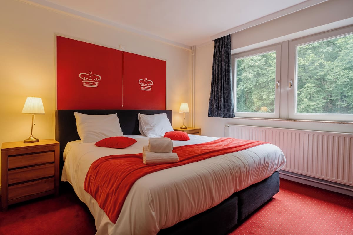 Standaard tweepersoonskamer | Luxe beddengoed, een bureau, een laptopwerkplek, gratis wifi