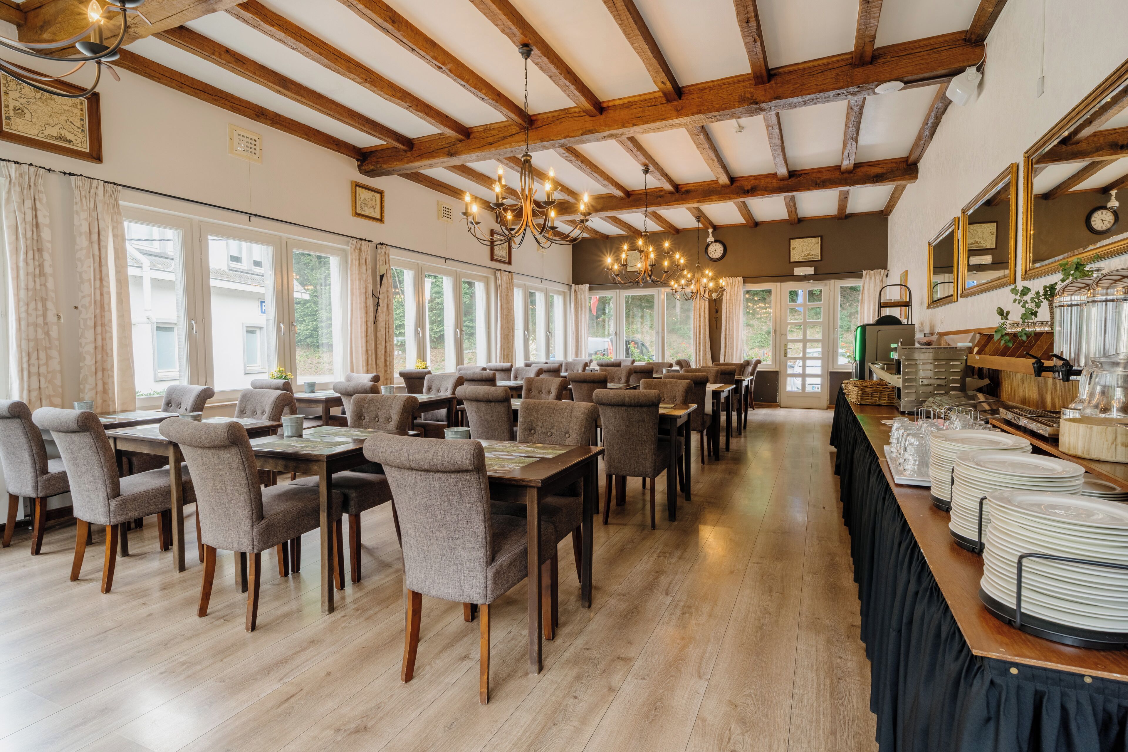 Sudah termasuk sarapan prasmanan setiap hari