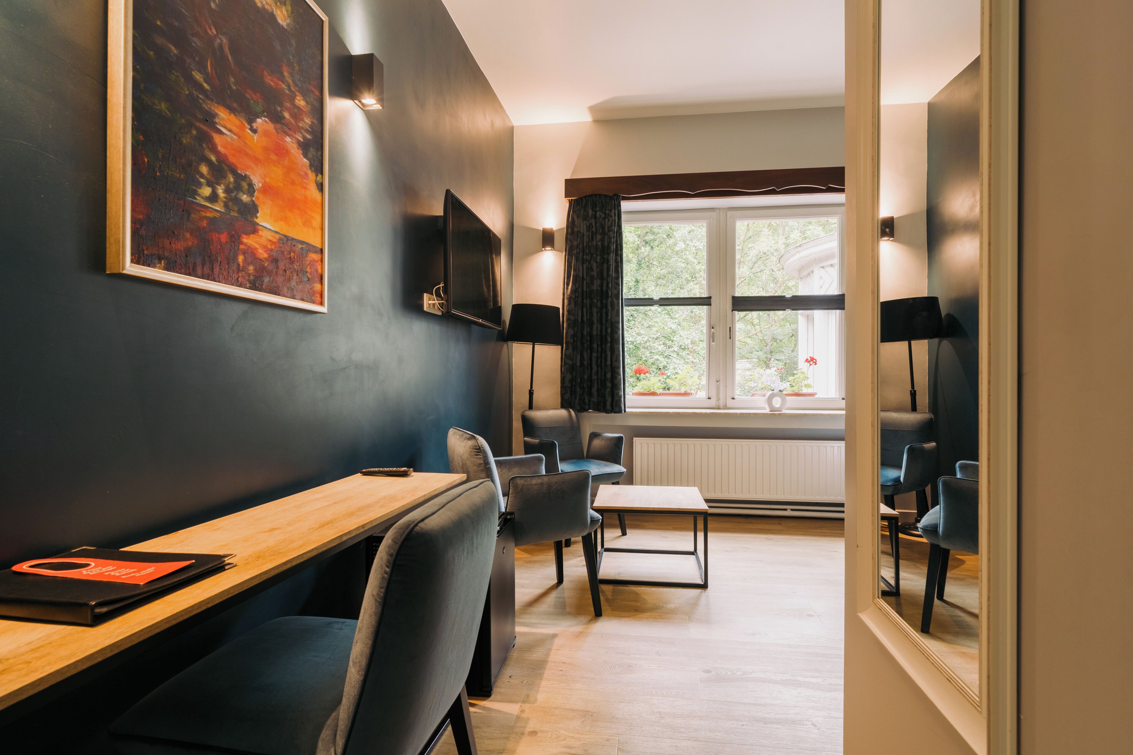 Kamar Double Comfort | Seprai premium, meja kerja, ruang kerja ramah laptop, dan Wi-Fi gratis