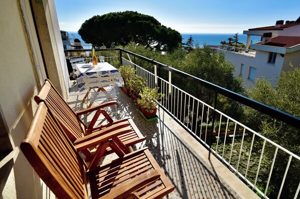 Apartamento, vista parcial para o mar | Terraço/pátio