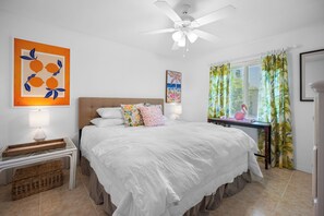 3 bedrooms, iron/ironing board, travel cot, WiFi - Near beaches! 2100 square foot heated pool home on the Golf Course! (Rotonda West)