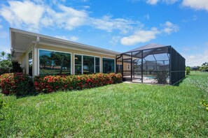 Exterior - Near beaches! 2100 square foot heated pool home on the Golf Course! (Rotonda West)