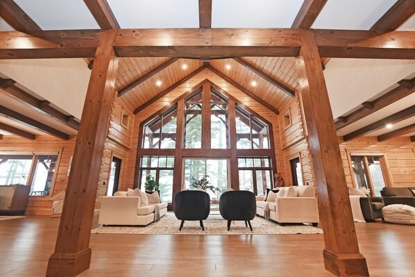 Interior - Beautiful Custom Log Home nestled on 300 ft beach front (Beaverton)