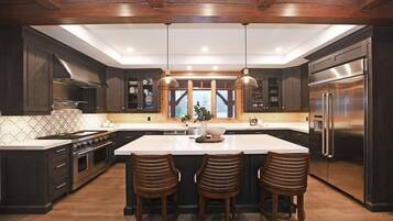 雪櫃、微波爐、焗爐、爐具