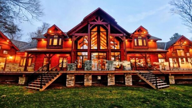 Exterior - Beautiful Custom Log Home nestled on 300 ft beach front  (Beaverton)