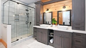 Shower, bidet, towels, toilet paper - Beautiful Custom Log Home nestled on 300 ft beach front  (Beaverton)