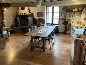 Microondas, horno, parrilla de estufa y lavavajillas 