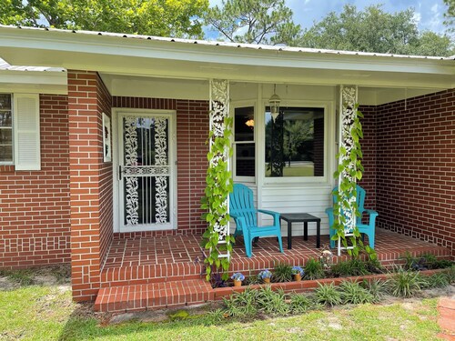 Charming Bed & Breakfast 3 bedrooms fully furnished WiFi in Terrific Tallahassee