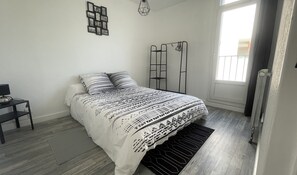 3 bedrooms, iron/ironing board, WiFi - Nice T4 with balcony near downtown Toulon (Toulon)