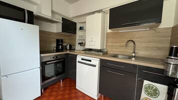 Réfrigérateur, micro-ondes, four, lave-vaisselle