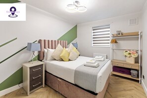 2 bedrooms, iron/ironing board, travel cot, WiFi -  Luxury 2Bed House, Sleeps 4| Battersea (London)