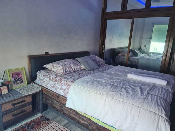 2 bedrooms, iron/ironing board, WiFi, bed sheets