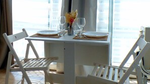 Dining - Studio with pool near the sea, wifi and A/C (Sanary-sur-Mer)