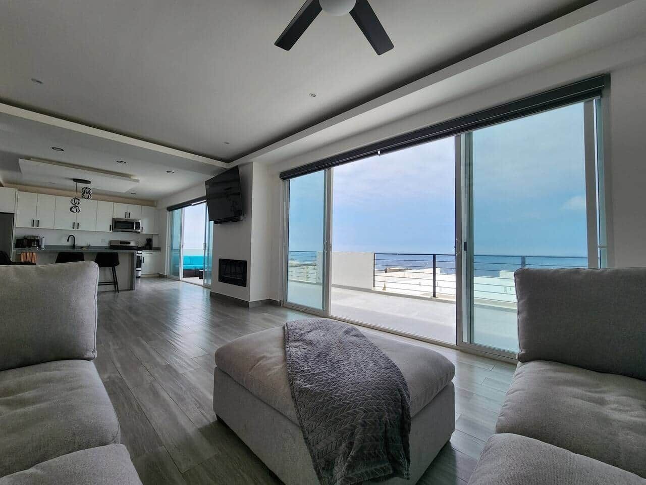 Smart TV, fireplace, stereo