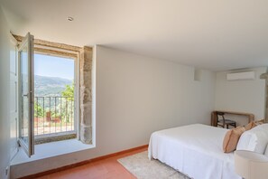 2 室のベッドルーム、アイロン / アイロン台、WiFi (無料)、ベッドシーツ