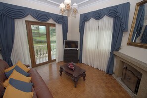 Living area - Casa com Piscina Privada, a 4km das Fisgas de Ermelo! Aceitam-se Animais (Bilhó, Mondim de Basto)