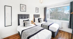 Superior Apartment, 3 Bedrooms, Kitchen | 3 bedrooms, desk, laptop workspace, iron/ironing board - Brabon Road House By REDWOOD STAYS (Farnborough)