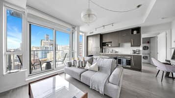 Suite – business | Oppholdsområde | En 55-tommers smart-TV med Parabol-TV